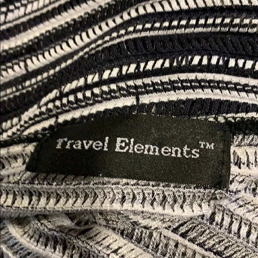 Travel Elements black and white cardigan
